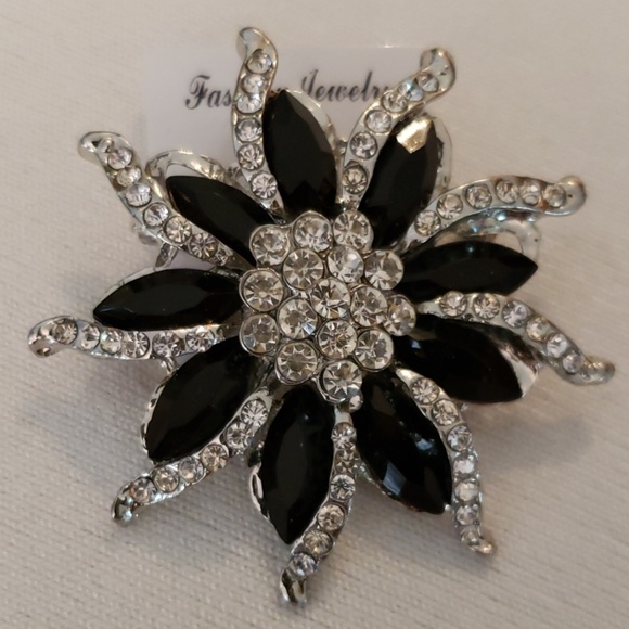 Black Rhinstone Brooch - Picture 2 of 2